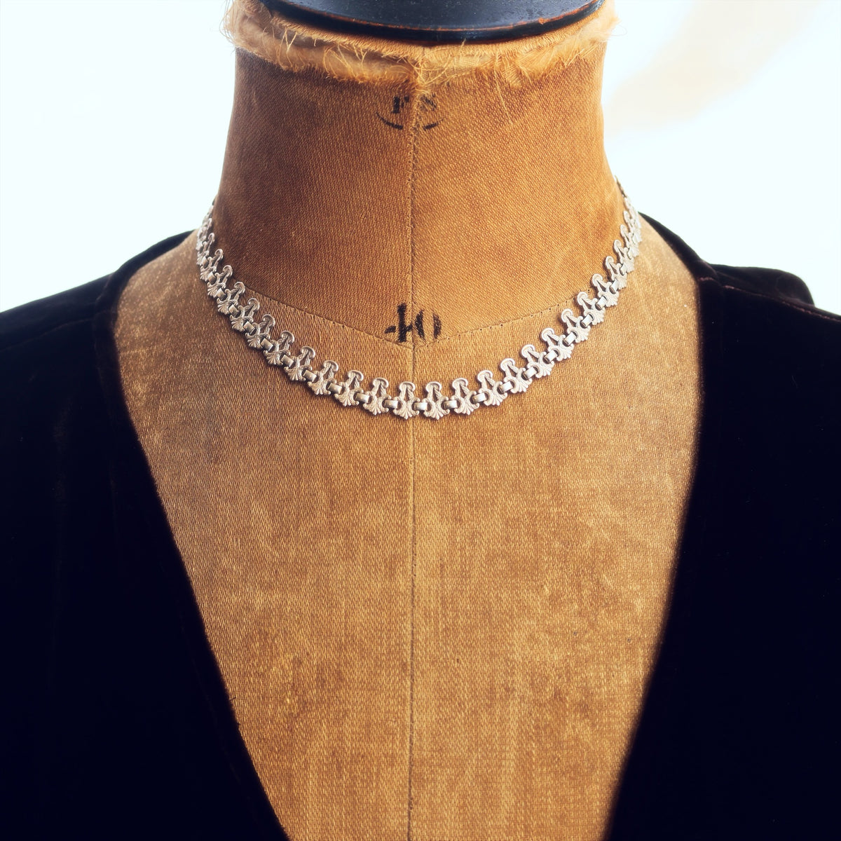 Vintage Date 1977 Victorian Revival Silver Collarette Chain