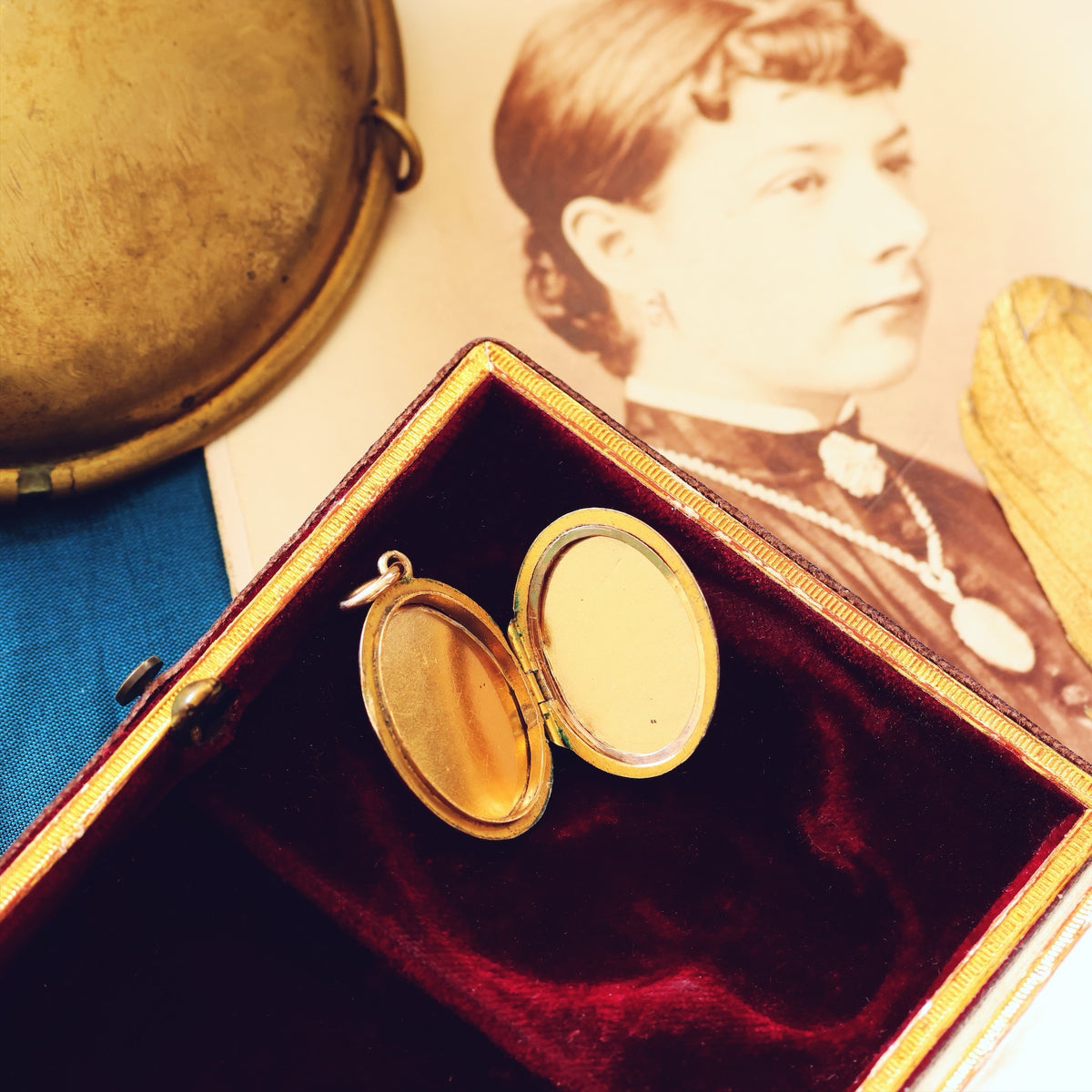 Bless'd Vintage 9ct Gold Oval Locket