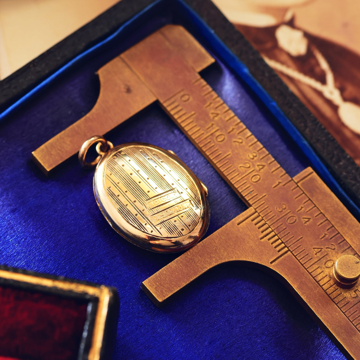 Bless'd Vintage 9ct Gold Oval Locket