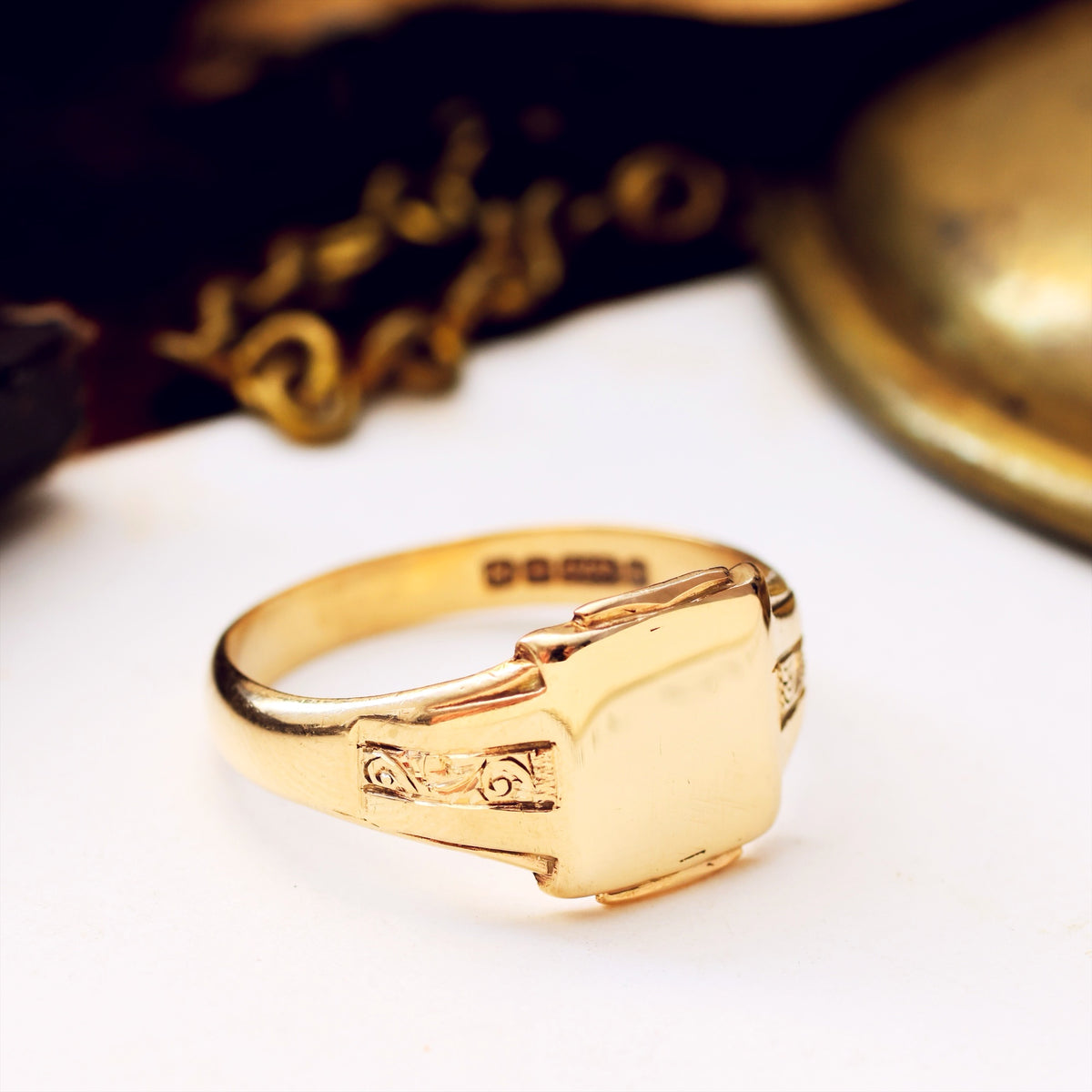 Vintage 1957 9ct Gold Men's Signet Ring