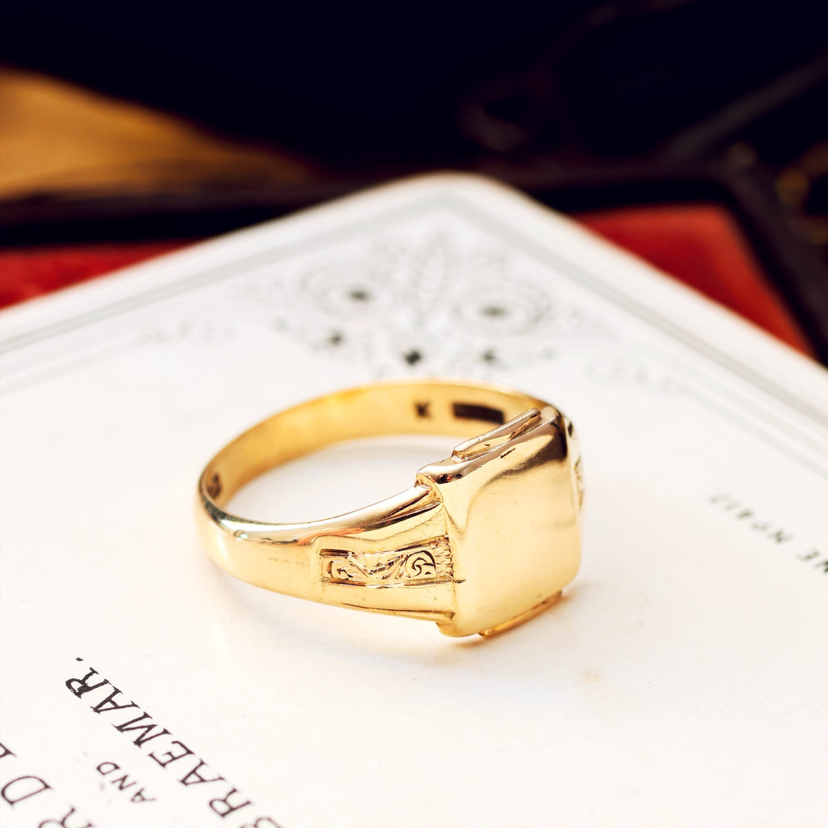 Vintage 1957 9ct Gold Men's Signet Ring