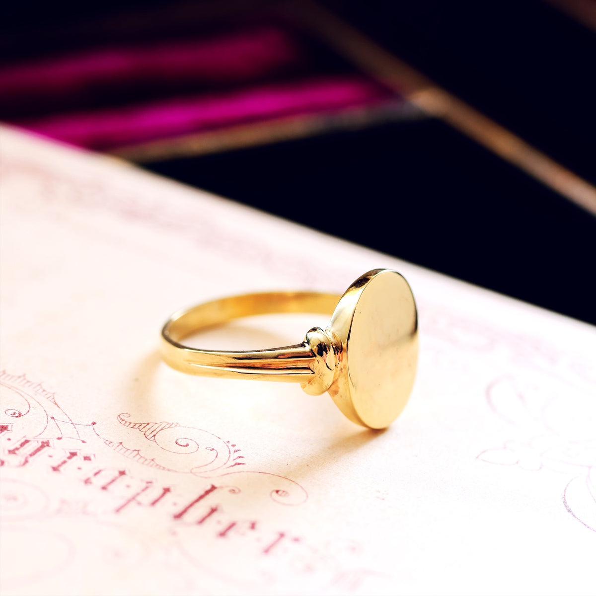 Cute Vintage 9ct Gold Women's Signet Ring