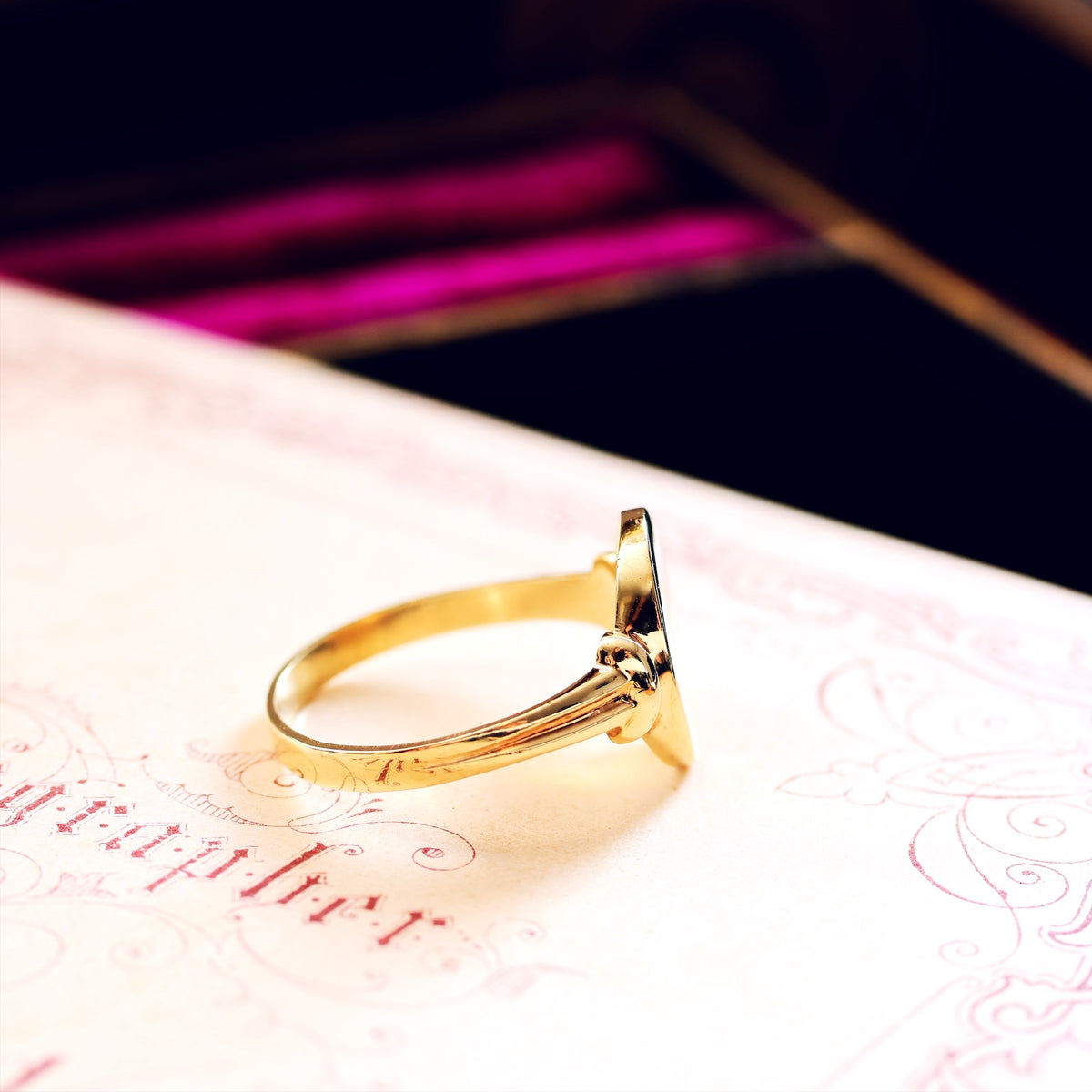 Cute Vintage 9ct Gold Women's Signet Ring