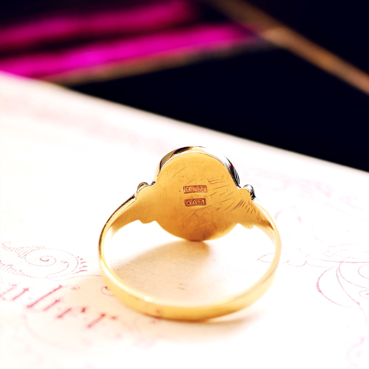 Cute Vintage 9ct Gold Women's Signet Ring