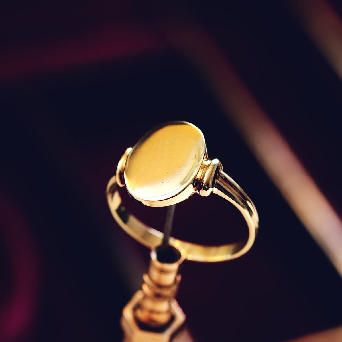 Cute Vintage 9ct Gold Women's Signet Ring
