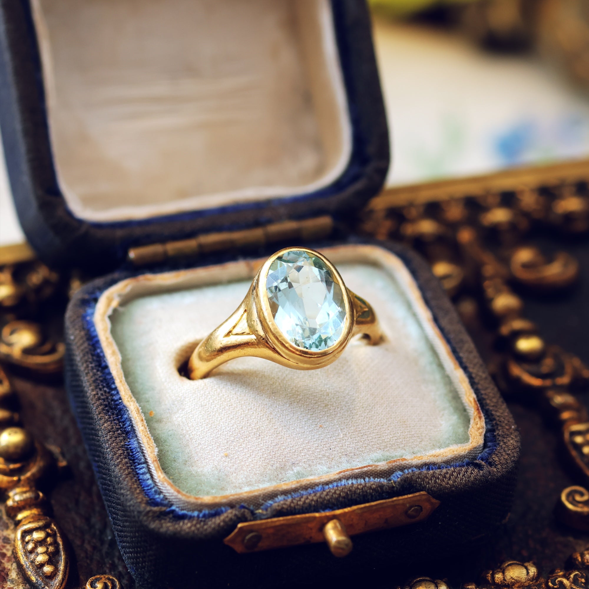 Aquamarine gold ring vintage hotsell