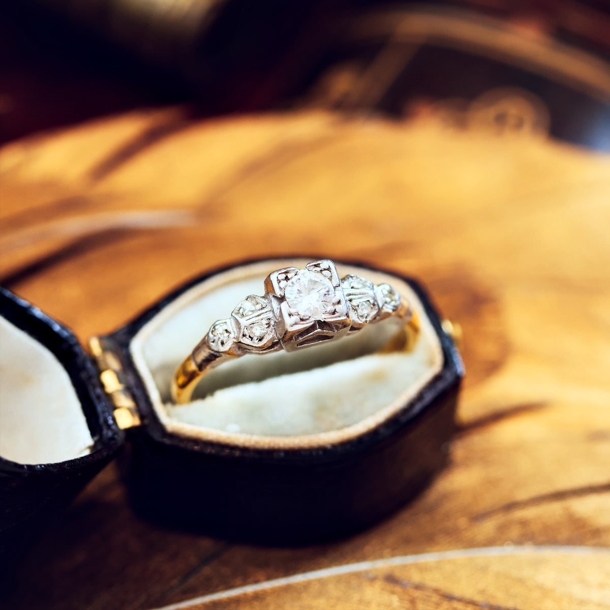 Gorgeous! Vintage Art Deco Diamond Engagement Ring