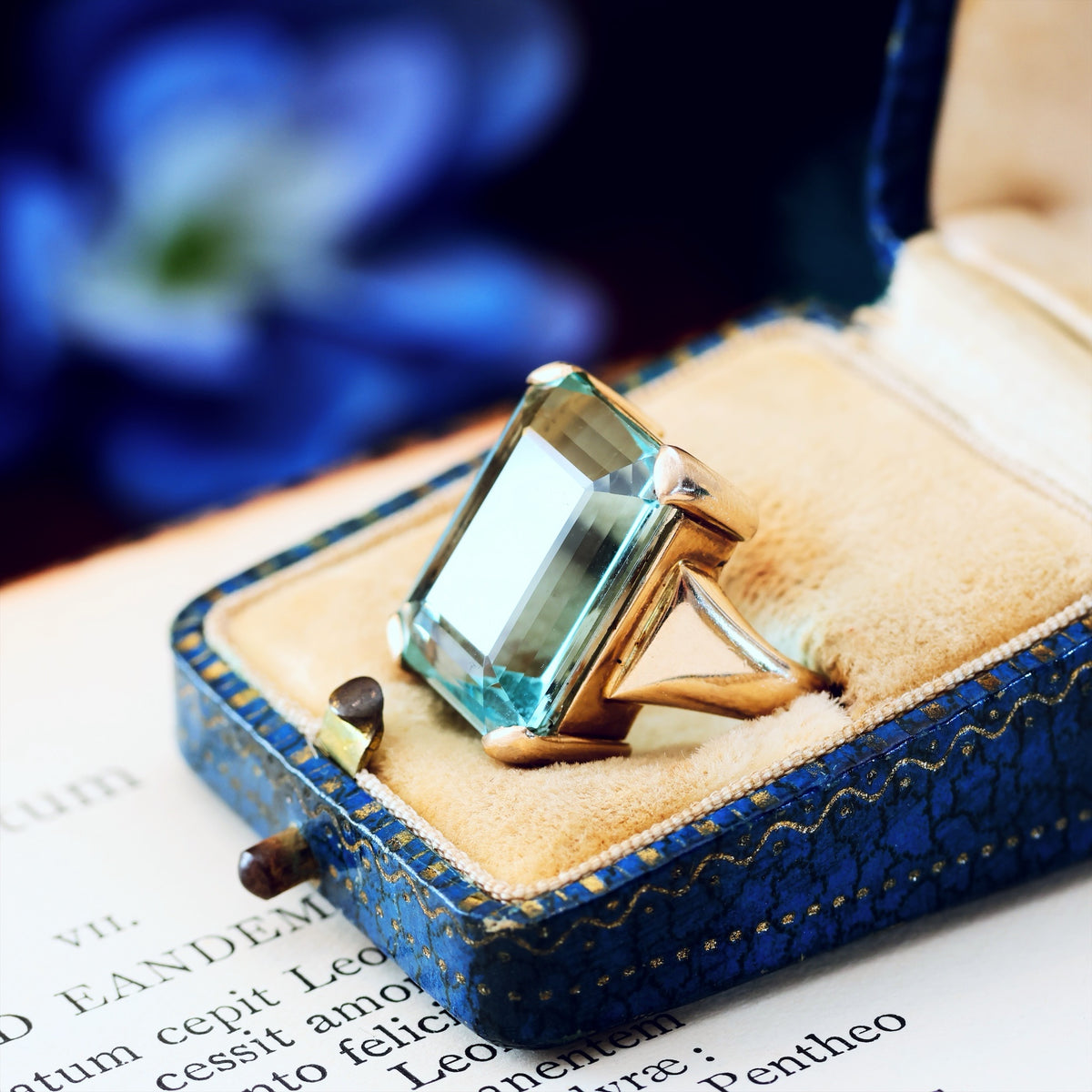 Superb Vintage Certificated Natural Aquamarine Cocktail Ring