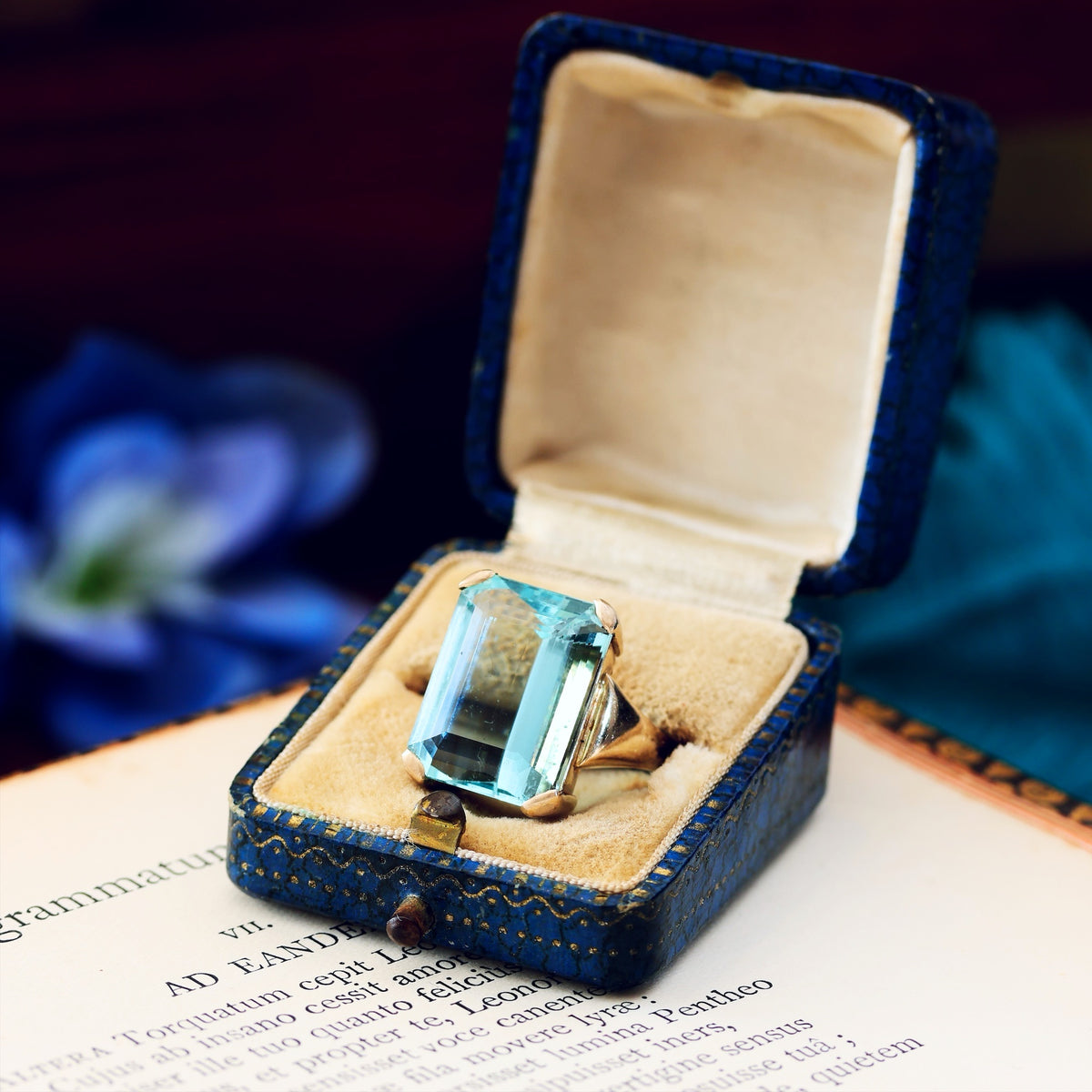 Superb Vintage Certificated Natural Aquamarine Cocktail Ring