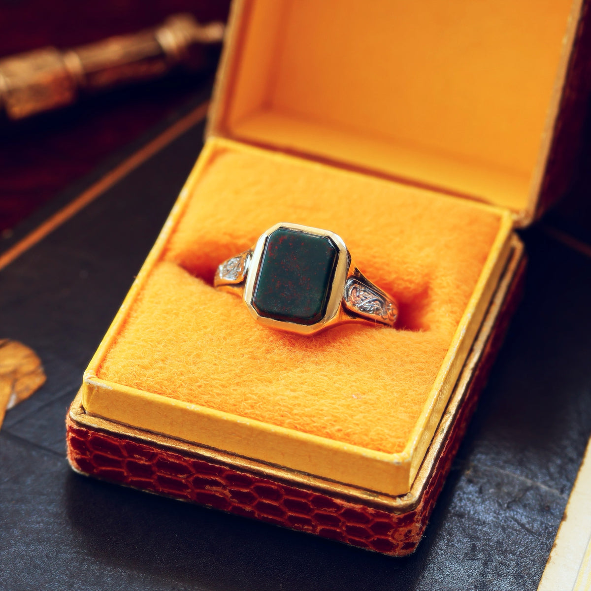 Vintage Date 1936 Art Deco Bloodstone Signet Ring