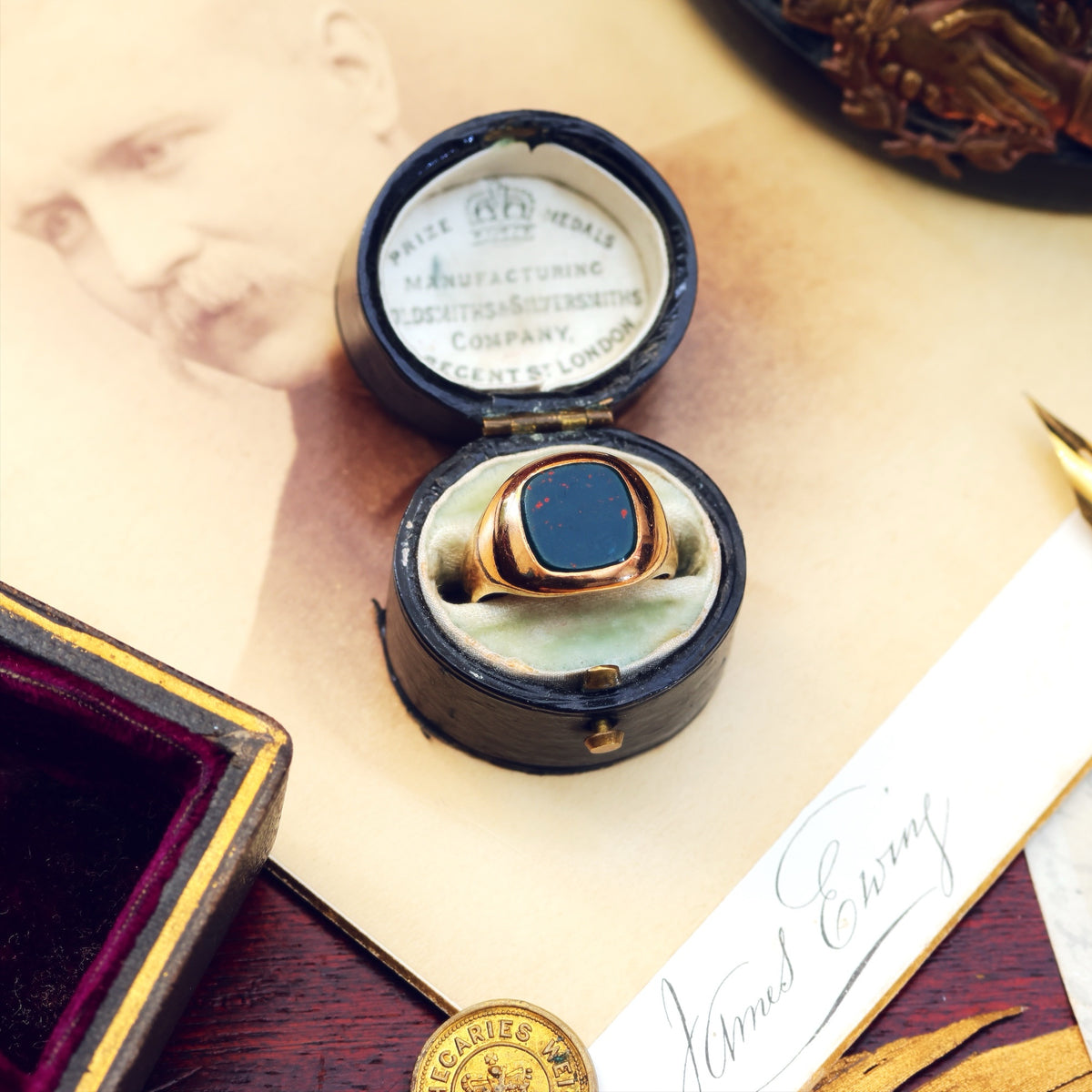 Classic Date 1960 9ct Gold Bloodstone Signet Ring