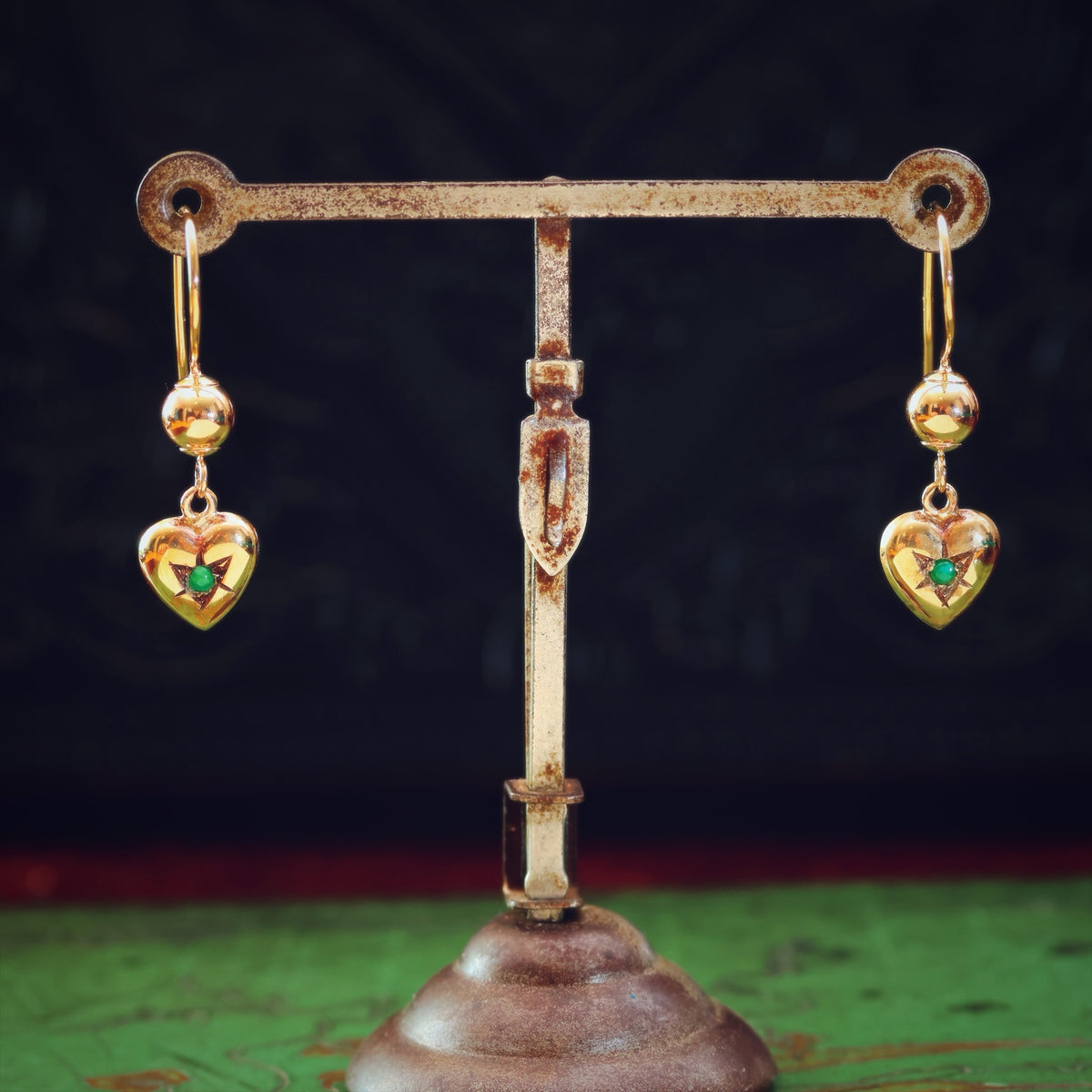 Date 1960 9ct Gold Sweetheart Drop Earrings
