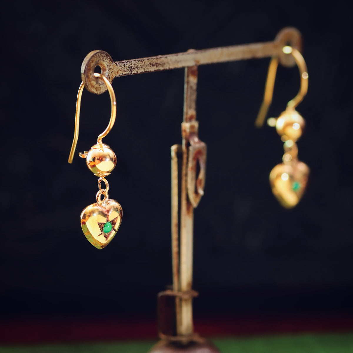 Date 1960 9ct Gold Sweetheart Drop Earrings
