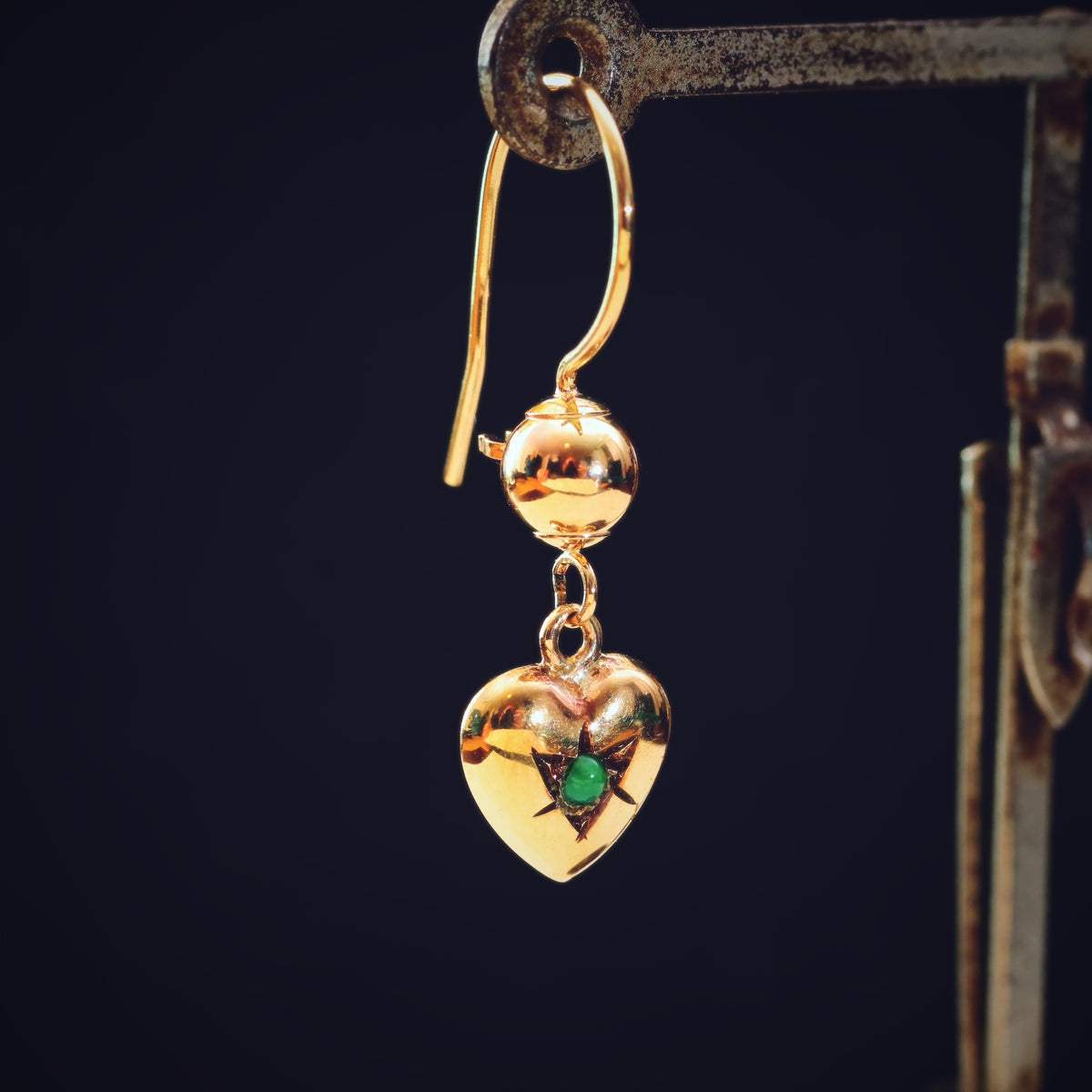 Date 1960 9ct Gold Sweetheart Drop Earrings
