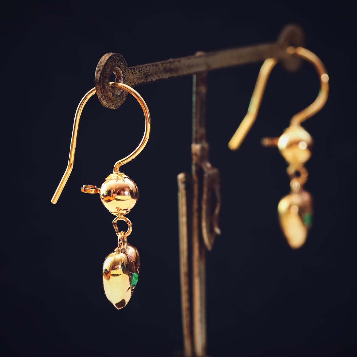 Date 1960 9ct Gold Sweetheart Drop Earrings