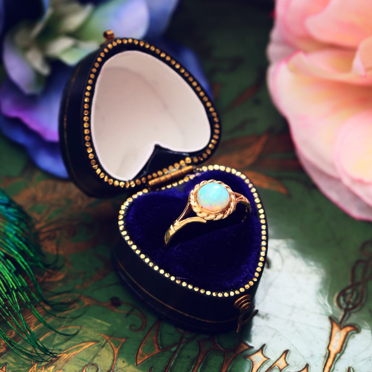 Vintage Date 1976 Crystal Opal Cabochon Ring