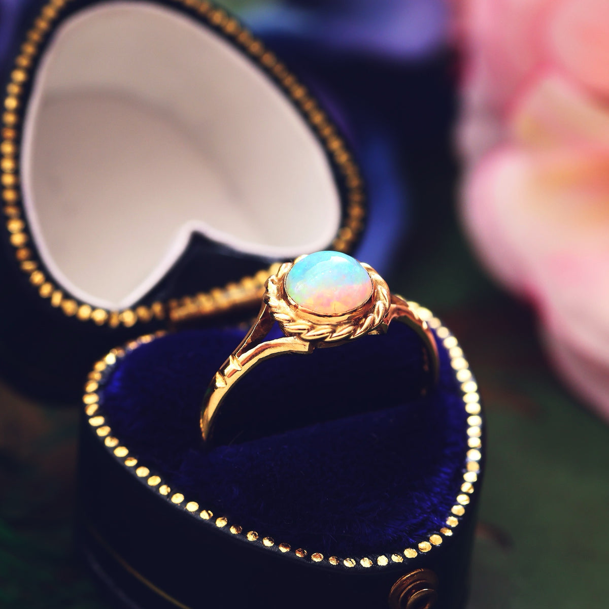 Vintage Date 1976 Crystal Opal Cabochon Ring