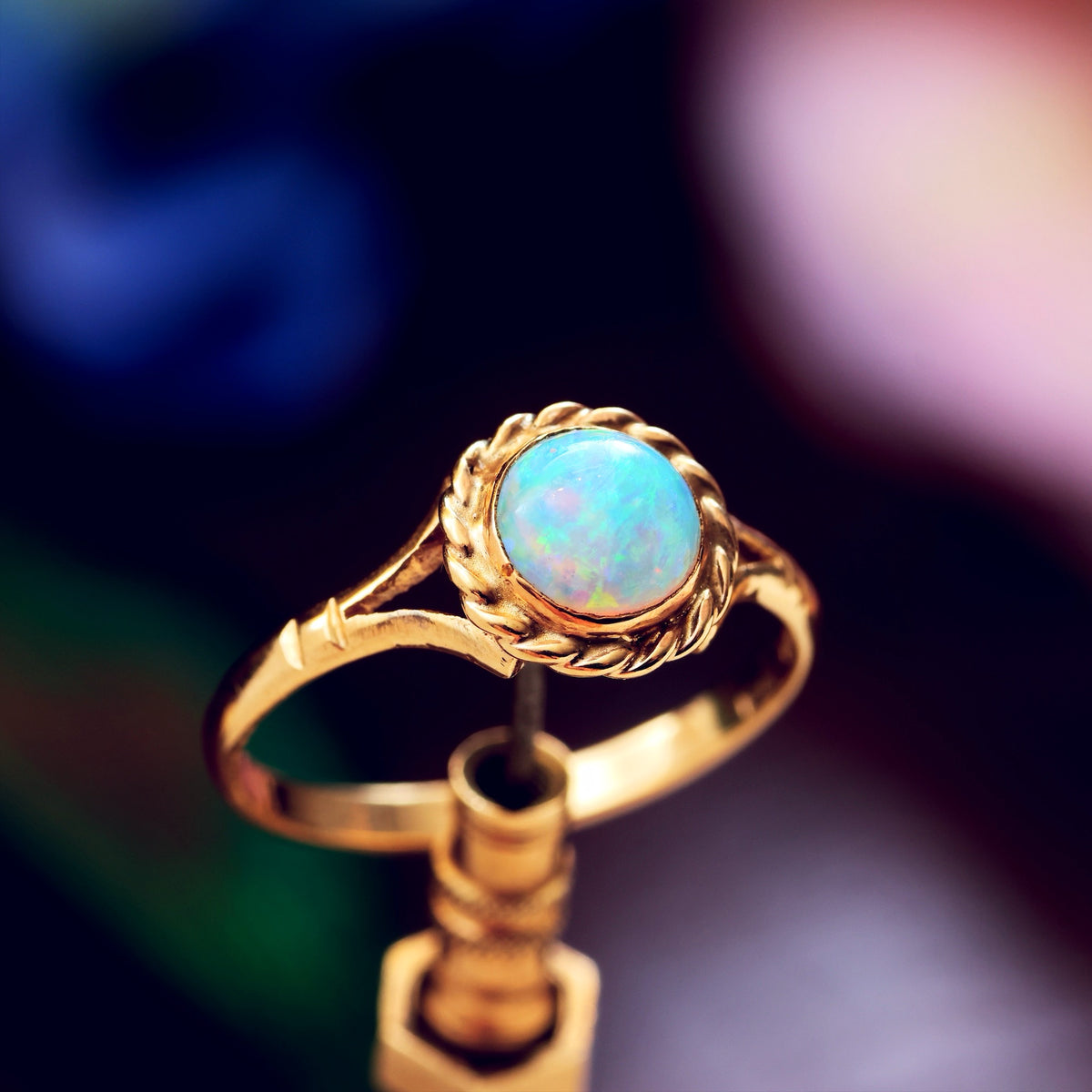 Vintage Date 1976 Crystal Opal Cabochon Ring