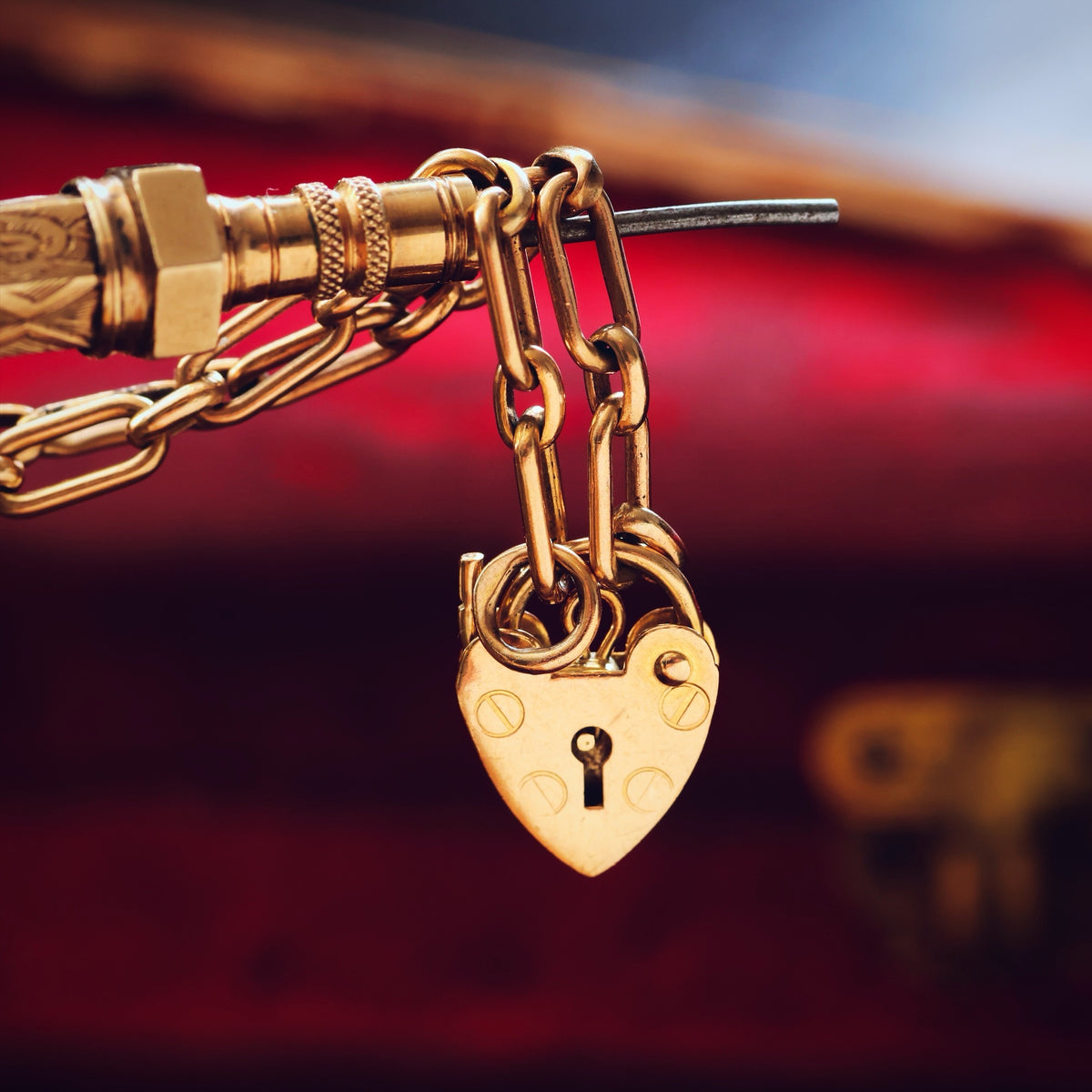 Date 1985 9ct Gold Padlock & Chain Bracelet