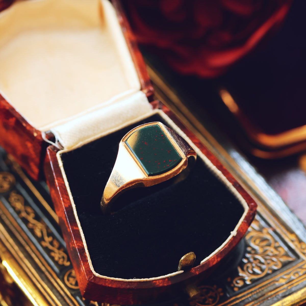 Classic Date 1990 Men's Bloodstone Signet Ring