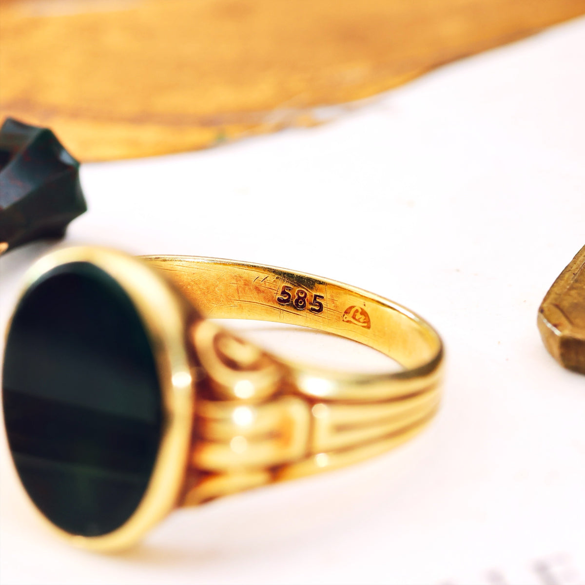 Gent's Classical Inspiration 14ct Gold Bloodstone Signet Ring