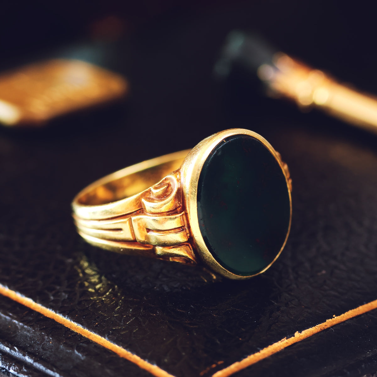 Gent's Classical Inspiration 14ct Gold Bloodstone Signet Ring