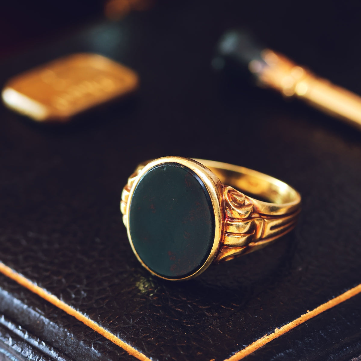 Gent's Classical Inspiration 14ct Gold Bloodstone Signet Ring