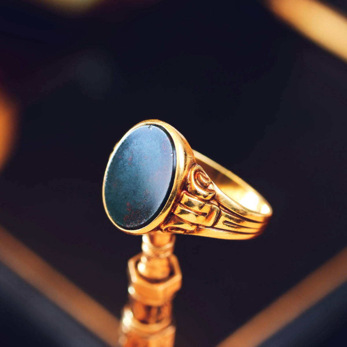 Gent's Classical Inspiration 14ct Gold Bloodstone Signet Ring