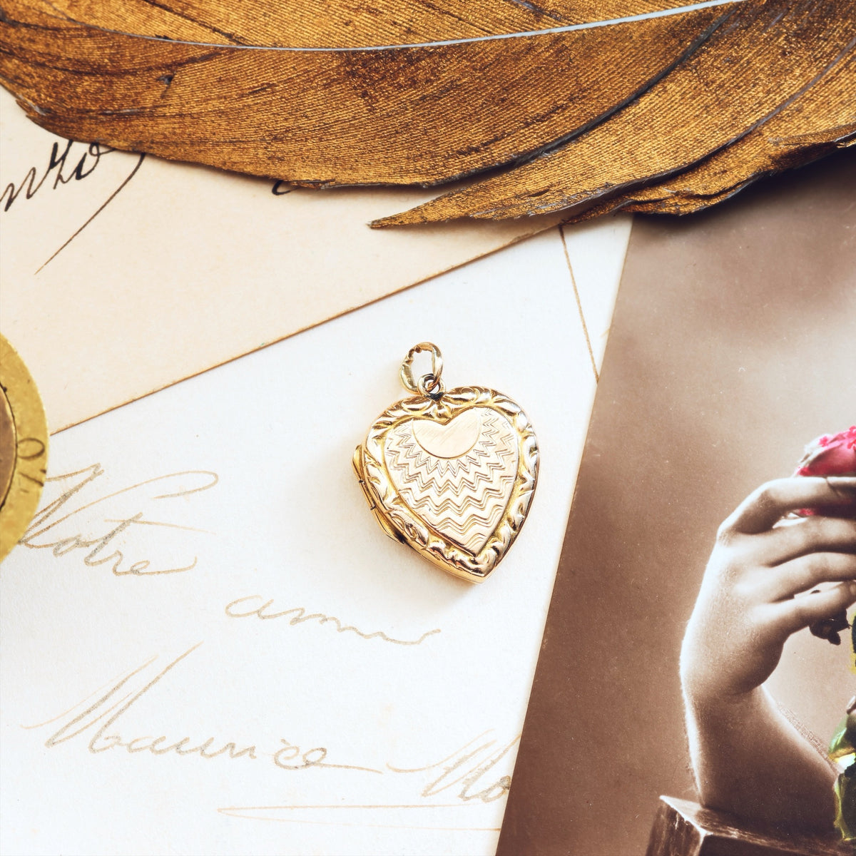 Vintage Sunburst 9ct Gold Heart Locket