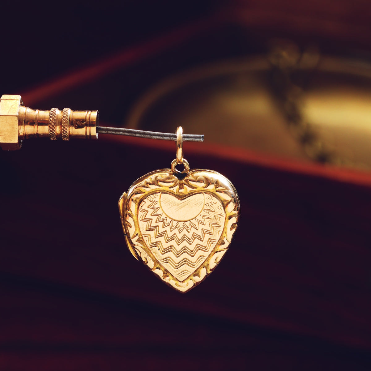Vintage Sunburst 9ct Gold Heart Locket