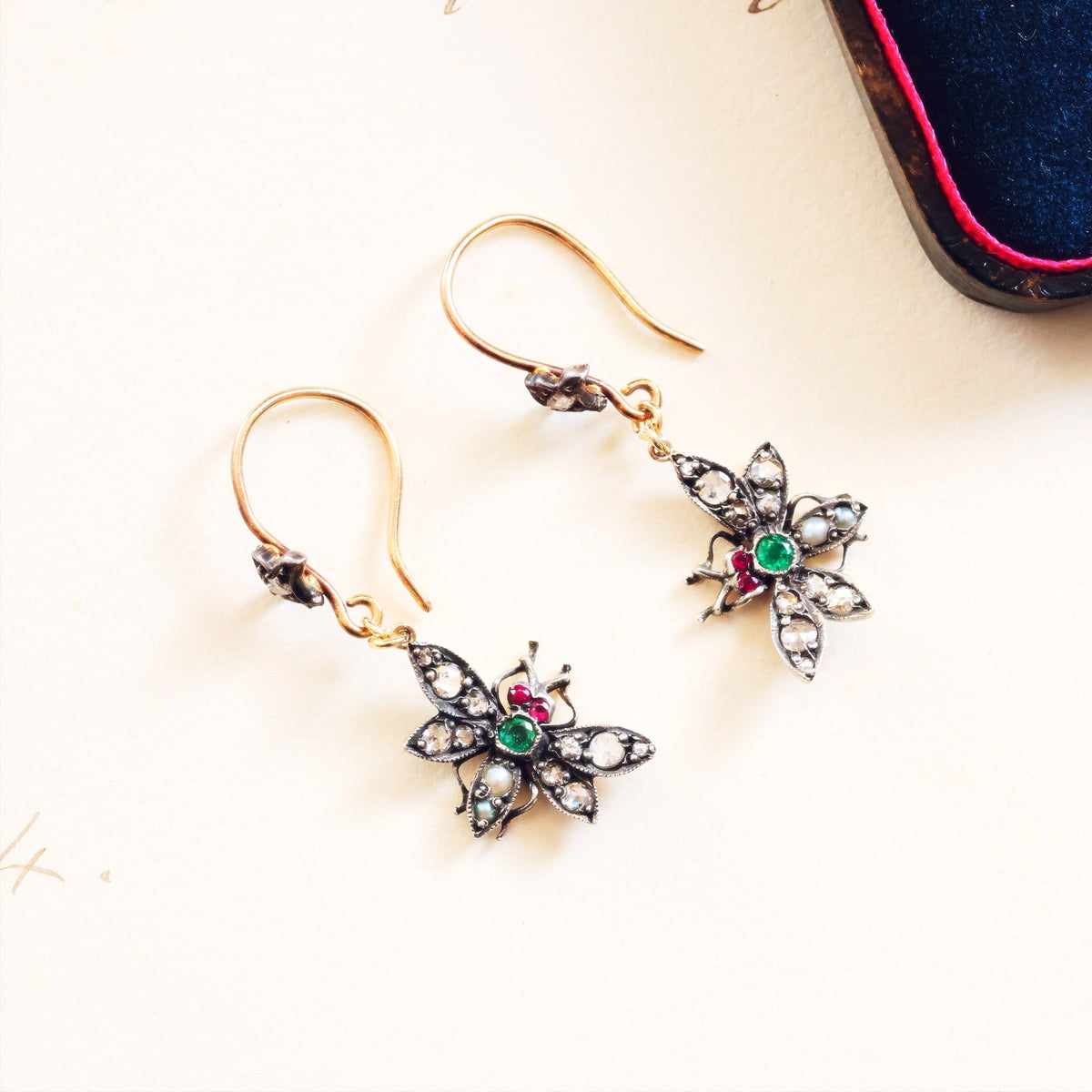 Adorable Vintage Victorian Style Bee Earrings