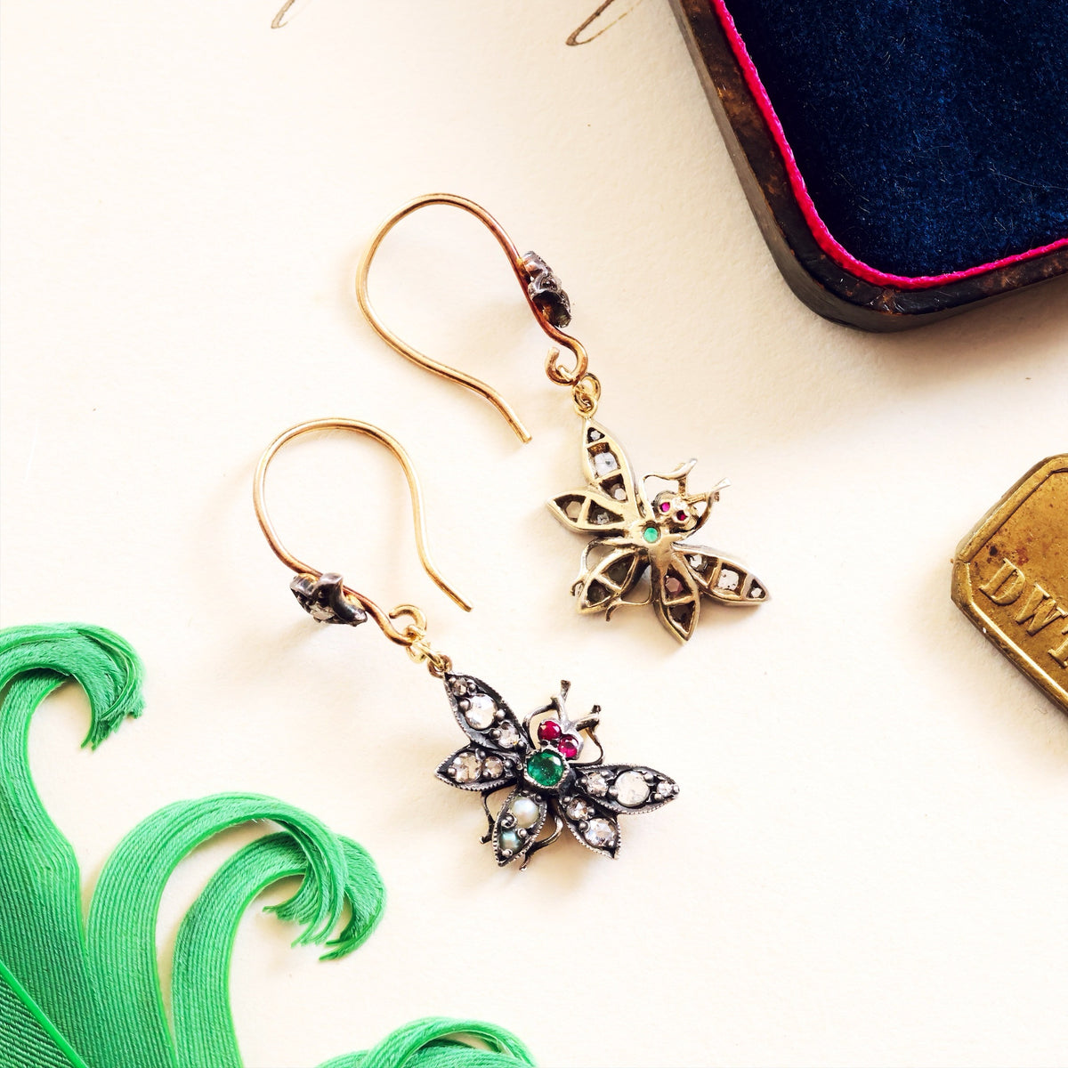 Adorable Vintage Victorian Style Bee Earrings