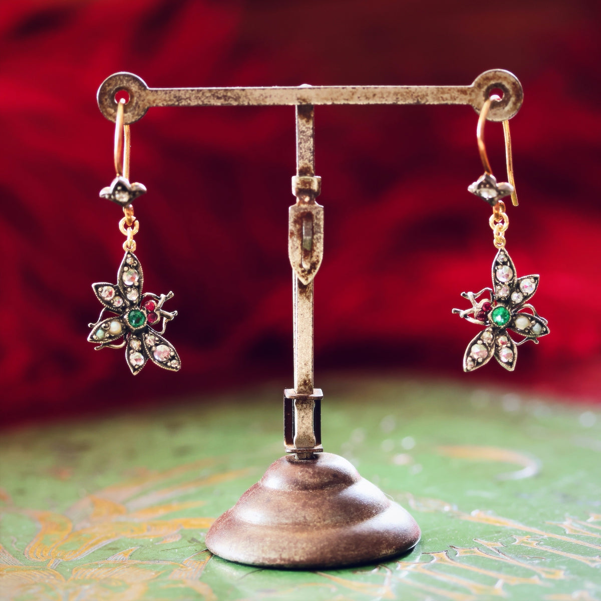 Adorable Vintage Victorian Style Bee Earrings