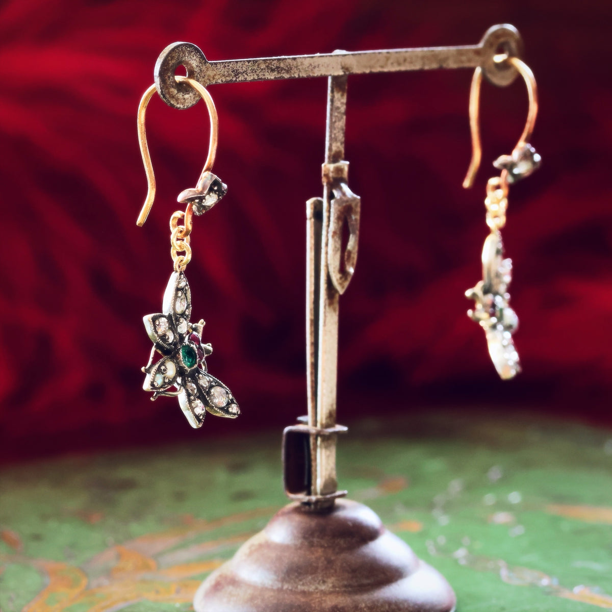 Adorable Vintage Victorian Style Bee Earrings