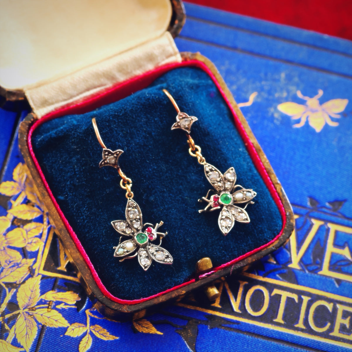 Adorable Vintage Victorian Style Bee Earrings