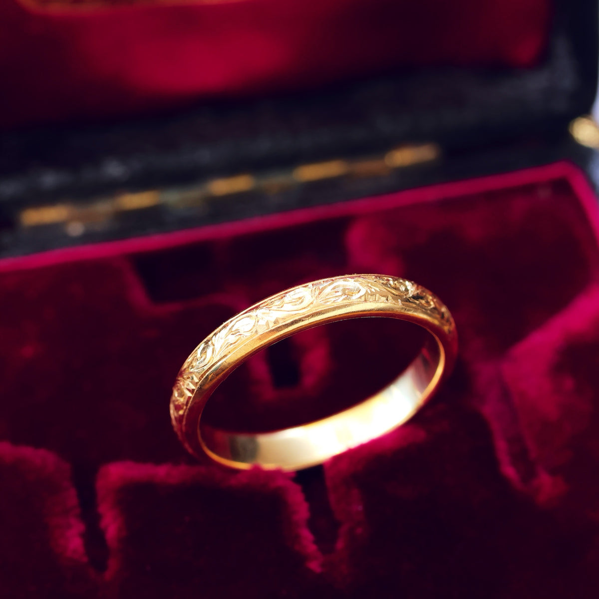 Vintage Size 'P' Hand Engraved 9ct Gold Wedding Ring