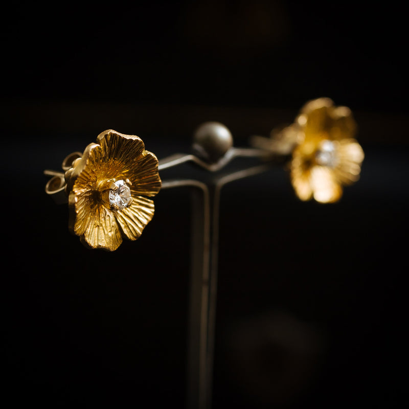 Stunning 1970's 18ct Gold Wild Dog Rose Diamond Stud Earrings