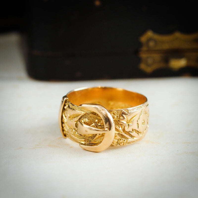 Date 1914 18ct Gold Buckle Wedding Ring