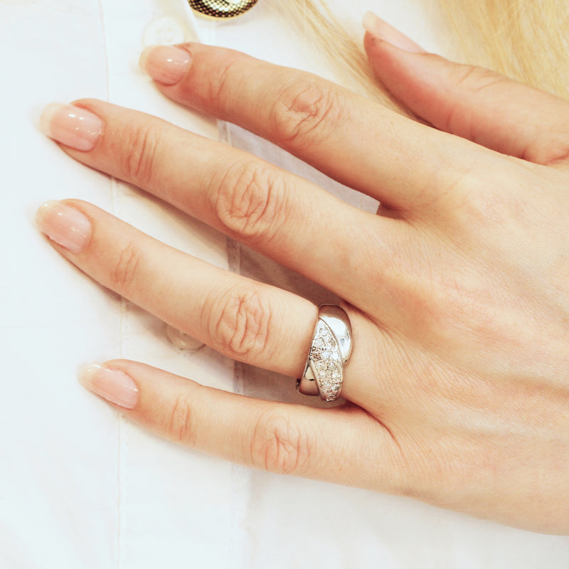 WOW Vintage 1980 s Platinum and Diamond Ring Fetheray