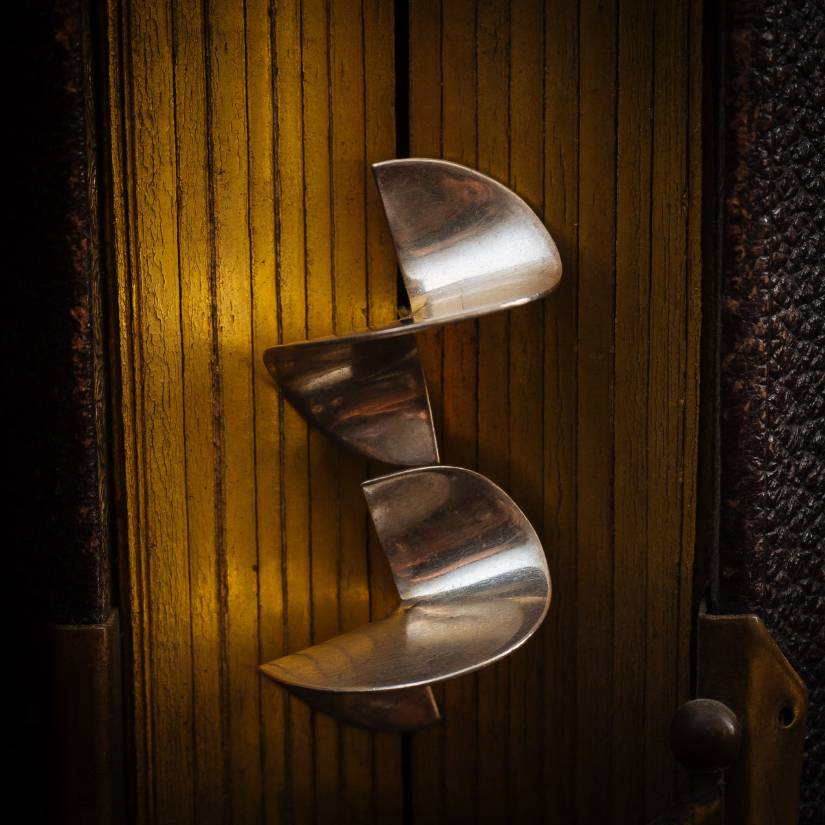 Cool Vibe!! Vintage 1980's Modernist Silver Earrings