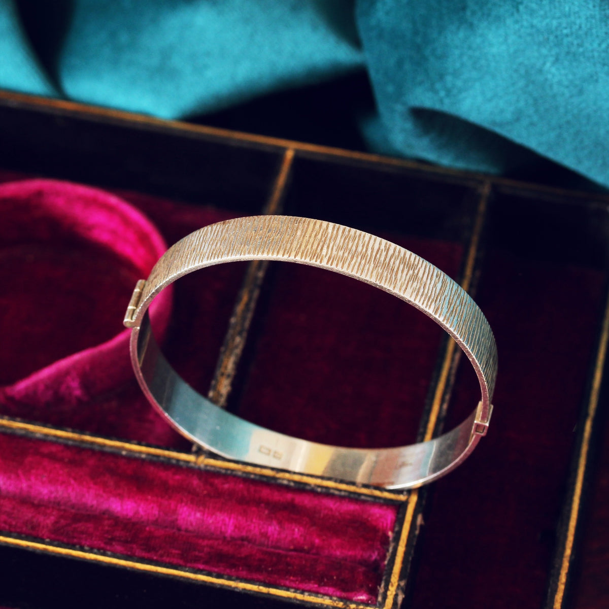 Date 1973 Bark Effect Silver Bangle