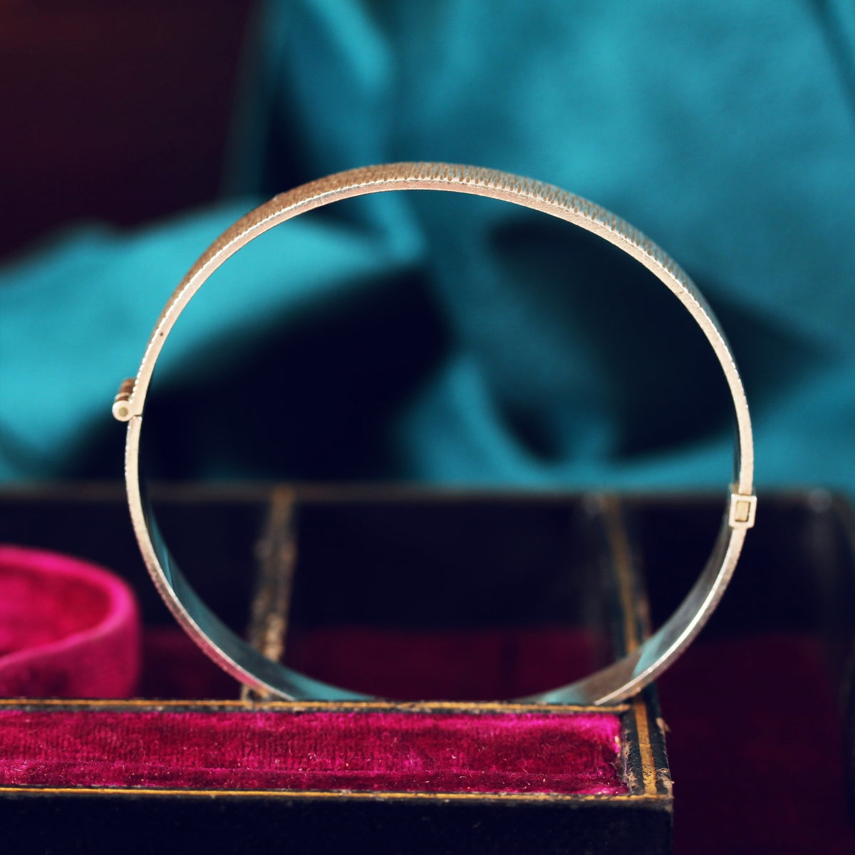 Date 1973 Bark Effect Silver Bangle