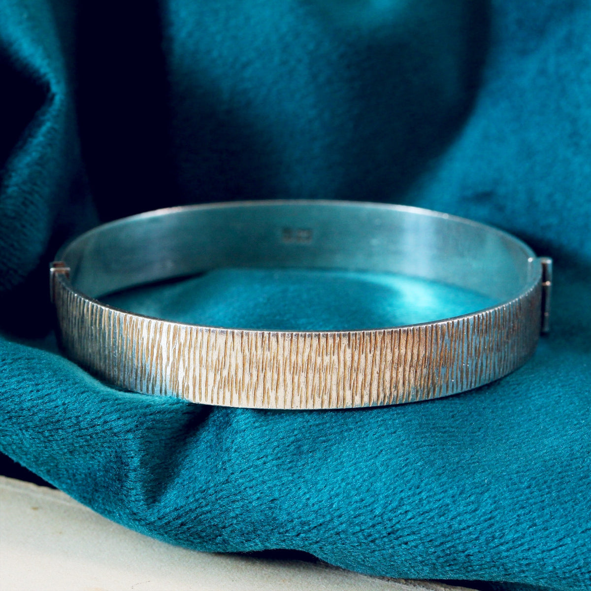 Date 1973 Bark Effect Silver Bangle