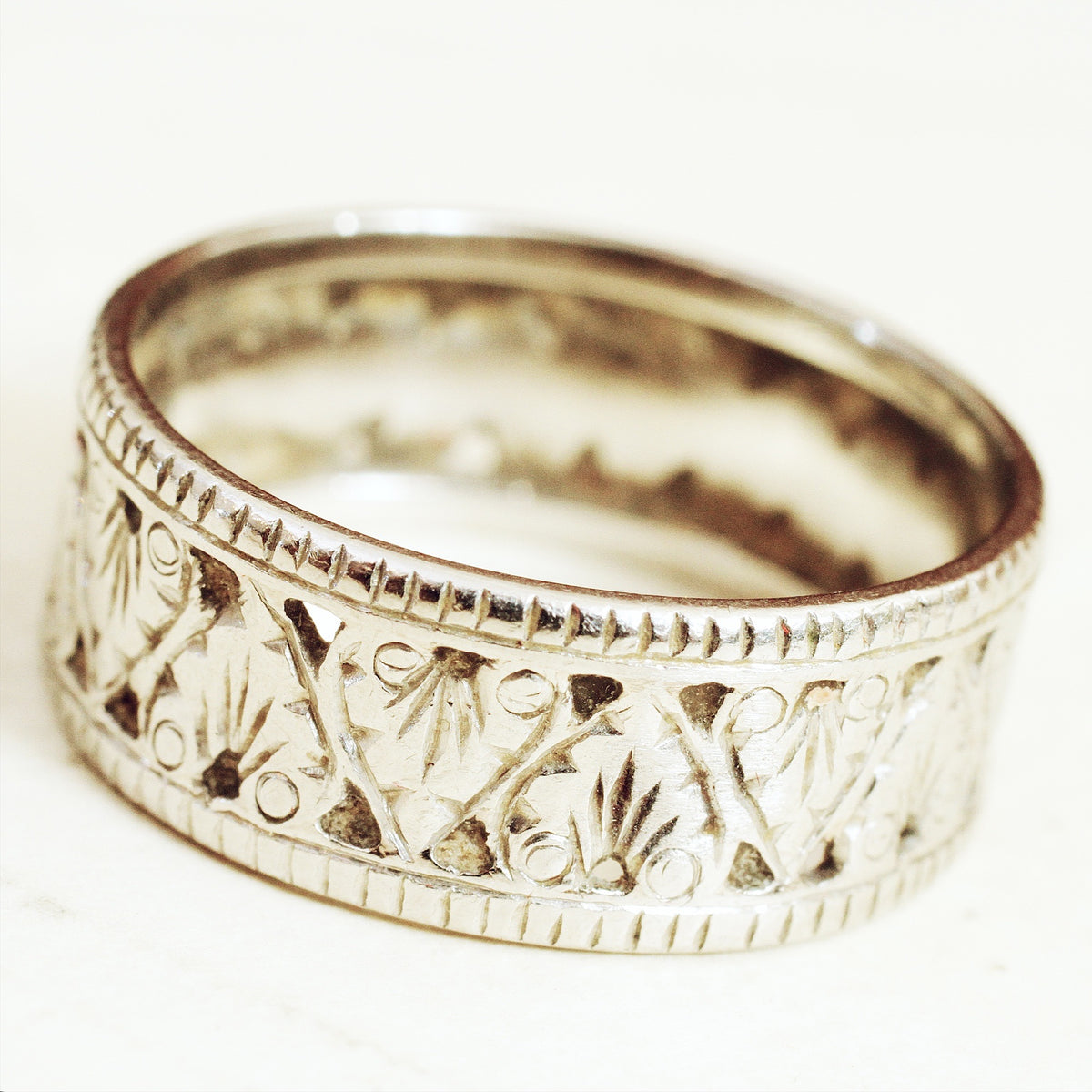 Vintage Hearts & Ferns Platinum Wedding Band