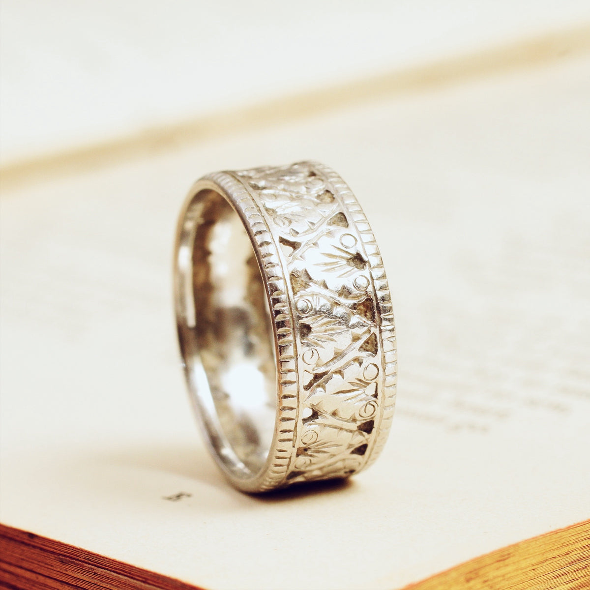 Vintage Hearts & Ferns Platinum Wedding Band