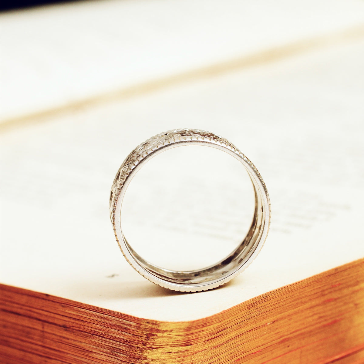 Vintage Hearts & Ferns Platinum Wedding Band