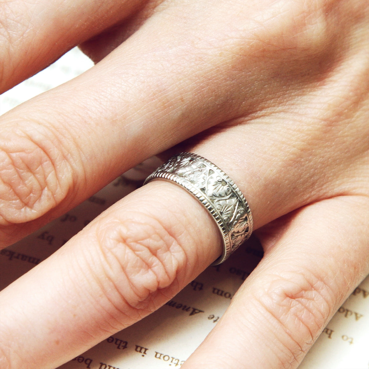 Vintage Hearts & Ferns Platinum Wedding Band