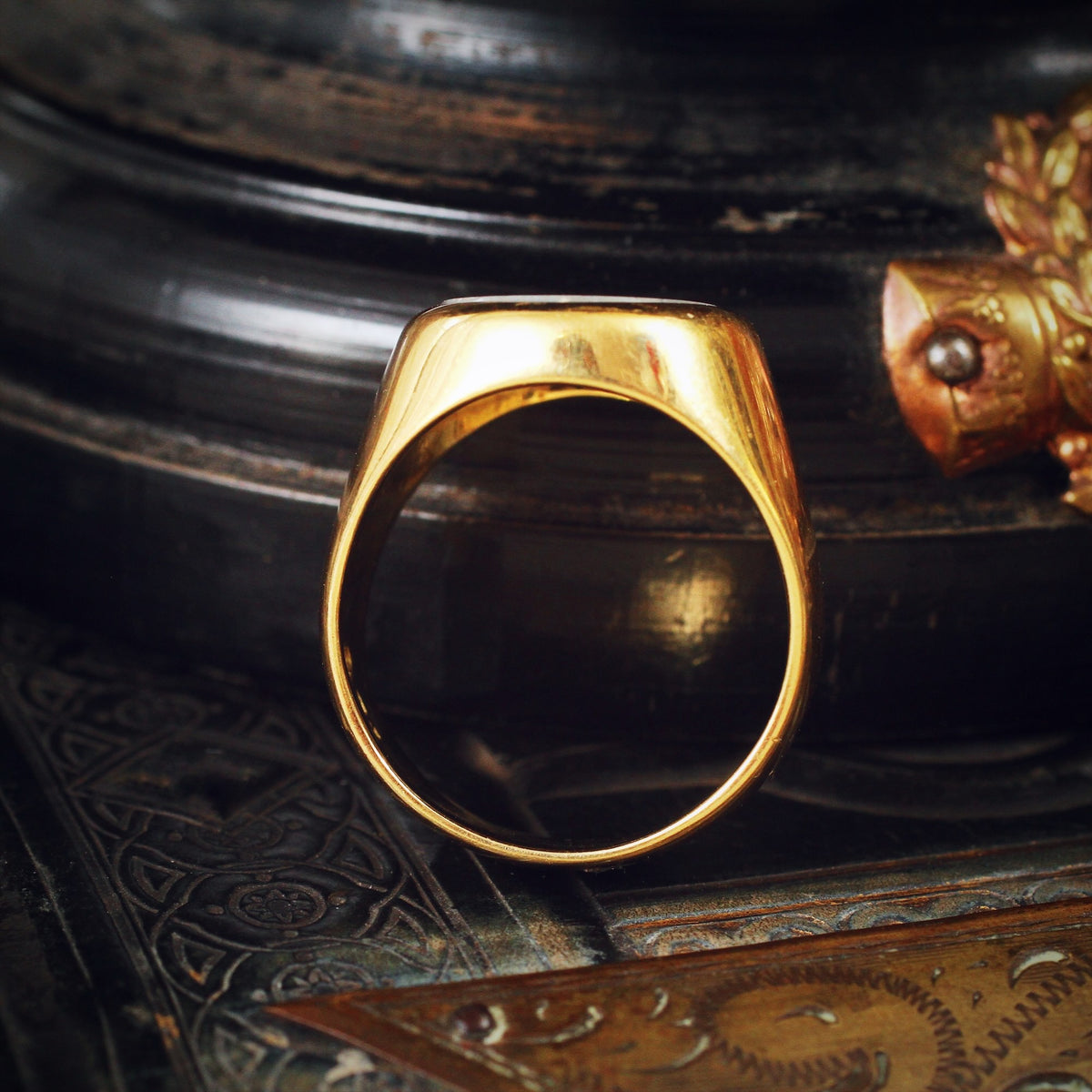 Super Quality 18ct Gold Intaglio Crest Signet Ring