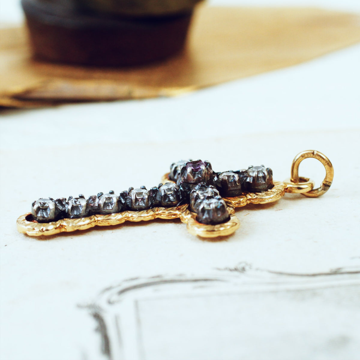 Lovely Floriate Georgian Style 9ct Gold Paste Cross