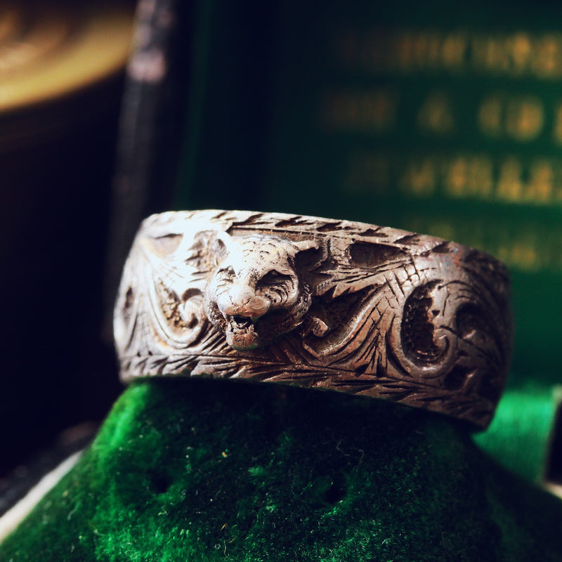 Gucci silver ring with feline head outlet